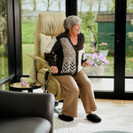 Een sta op stoel: comfortabel zitten én zelfstandig opstaan